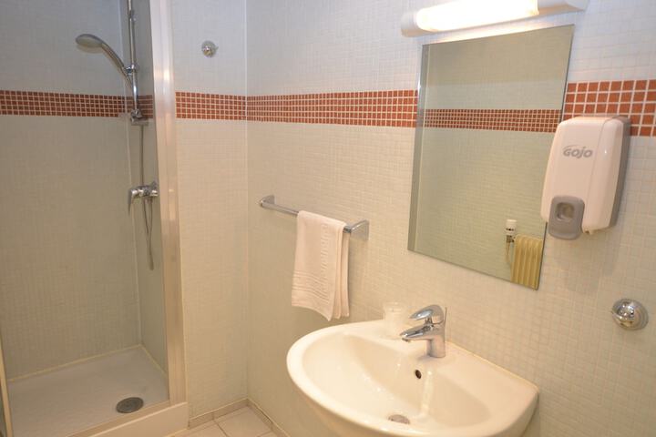 Room 10 of 83