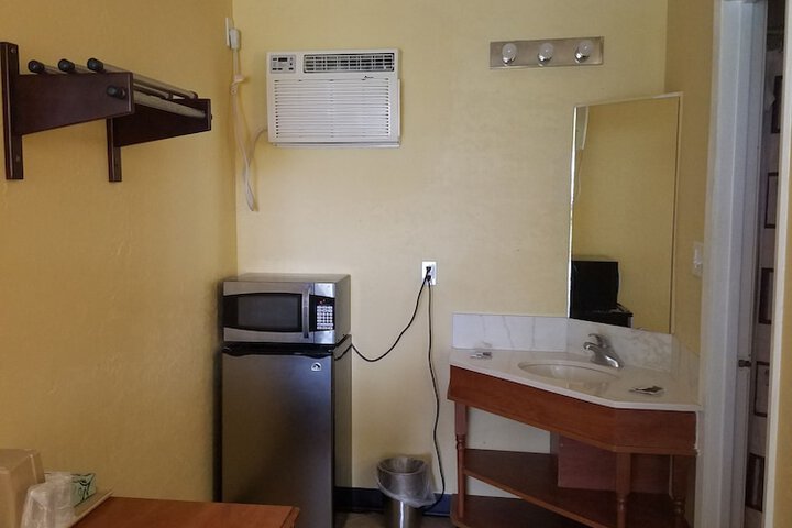 Room 21 of 27