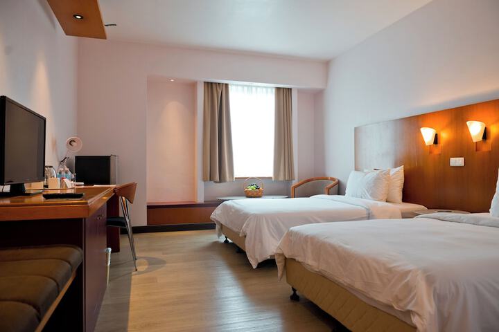 Room 12 of 40