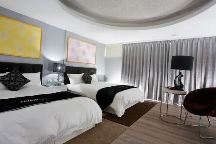 Room 27 of 34