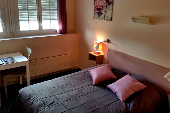 Room 2 of 9