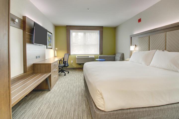 Standard | King Bed (10 of 15)