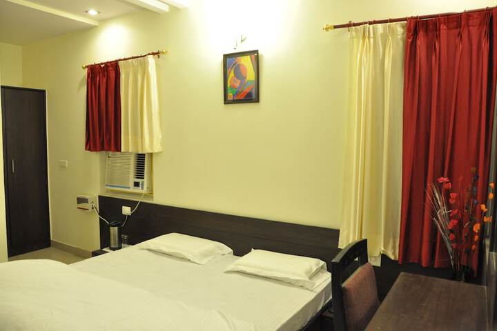 Room 9 of 36