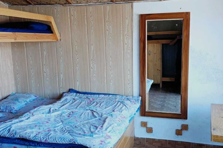 Room 15 of 143