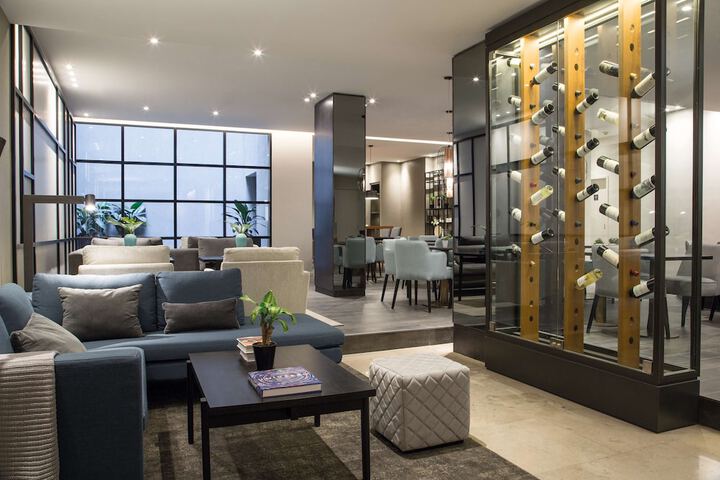 Entrance & Lobby