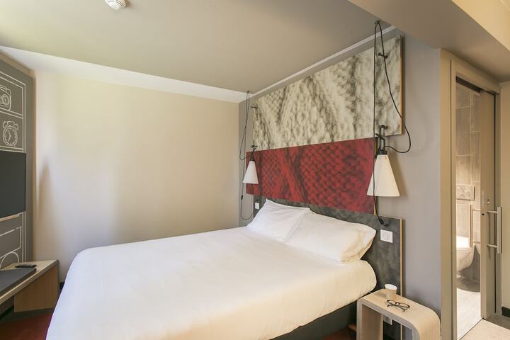 Room 18 of 134