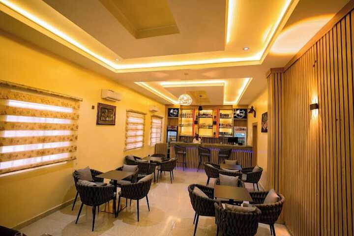 Lounge 49 of 59