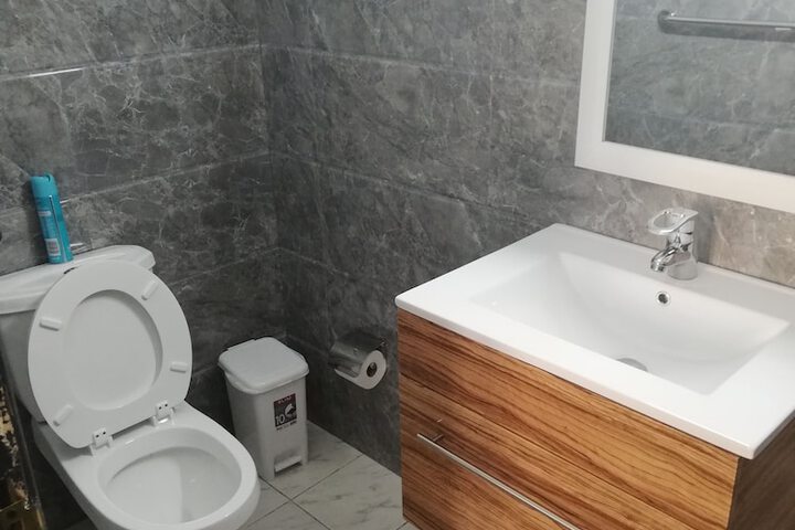 Room 8 of 11