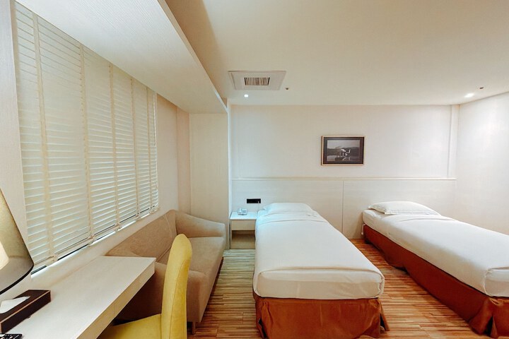 Room 25 of 69