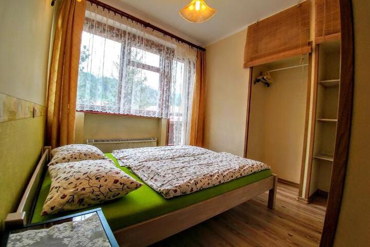Room 4 of 10
