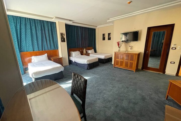 Room 13 of 90