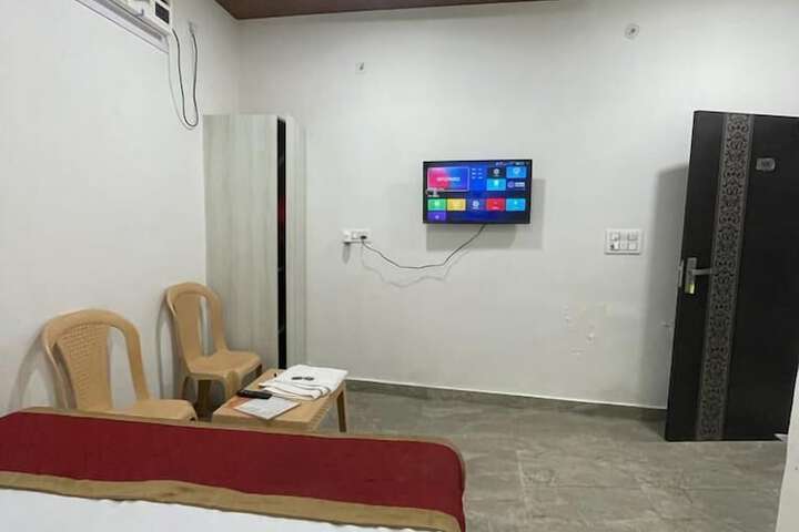 Room 3 of 13