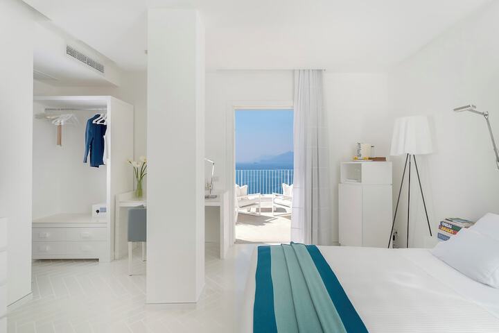 Room 21 of 170