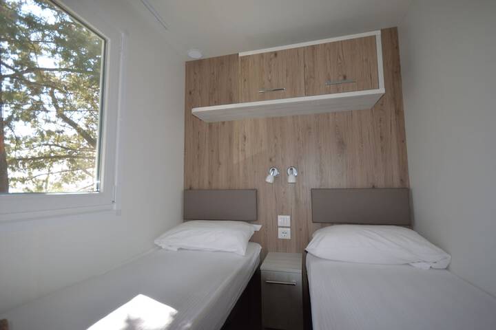Room 4 of 74