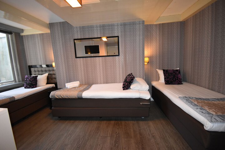 Room 13 of 38