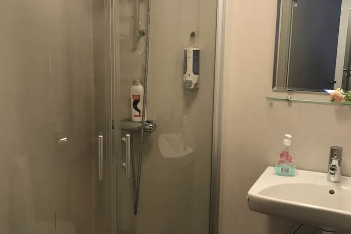 Room 16 of 38