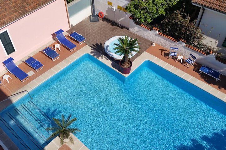 Pool 43 of 87