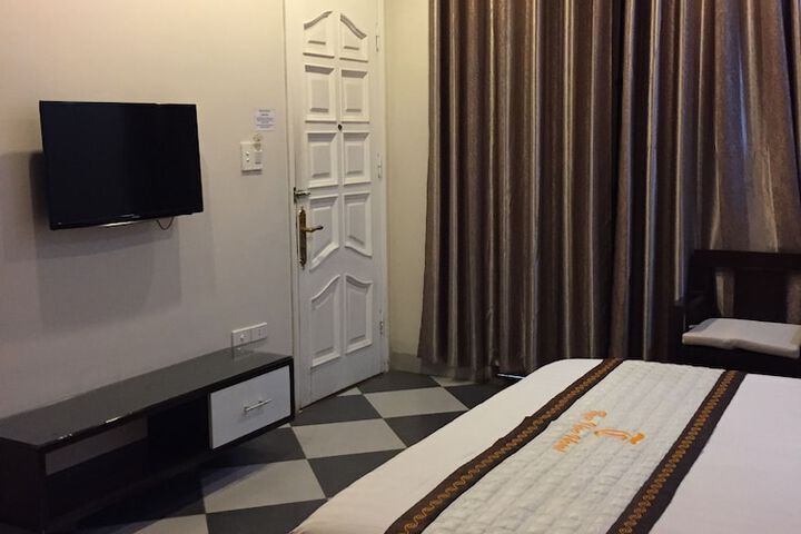 Room 6 of 37