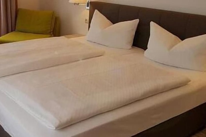 Room 10 of 23