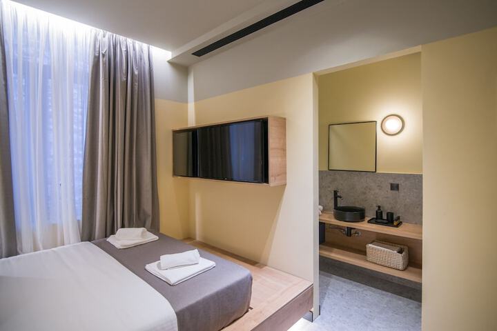 Room 14 of 77