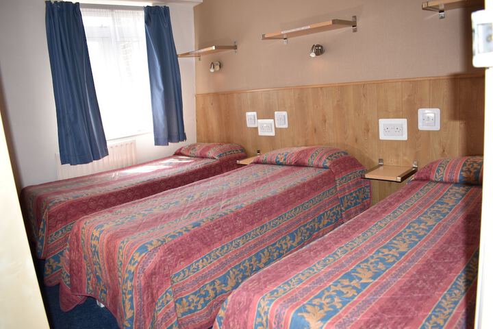 Room 12 of 40