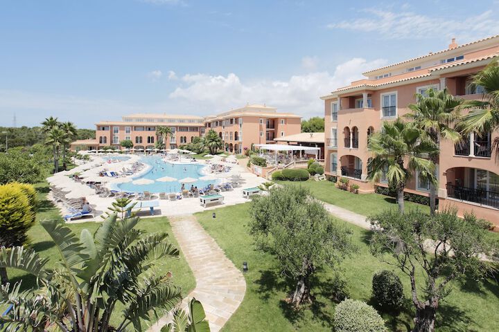 Hotel Pool