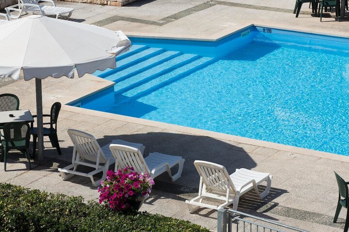 Pool 15 of 35