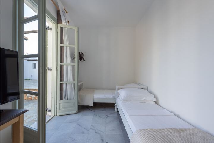 Room 10 of 183