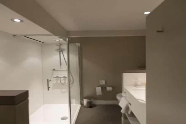 Room 26 of 46