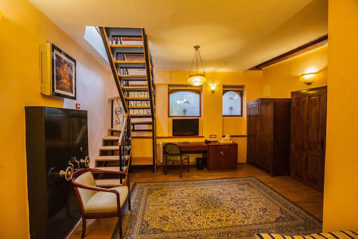 Room 21 of 74