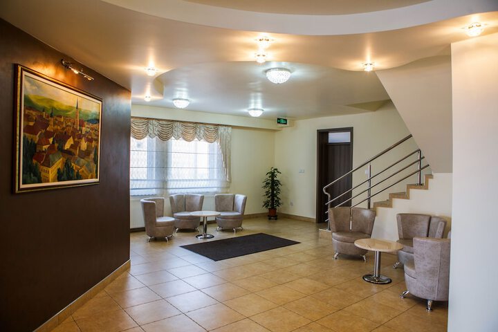 Entrance & Lobby