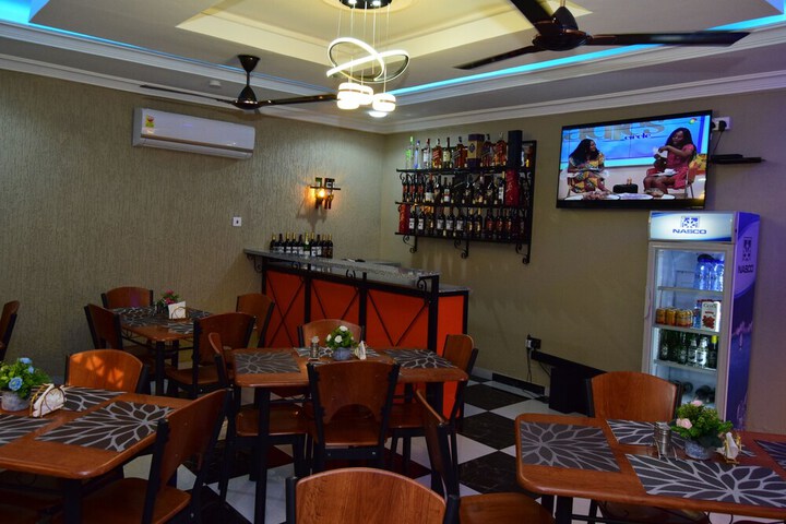 Lounge 17 of 20
