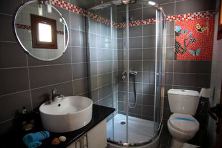 Room 8 of 68