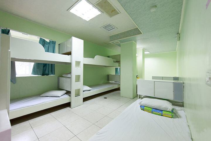 Room 54 of 68
