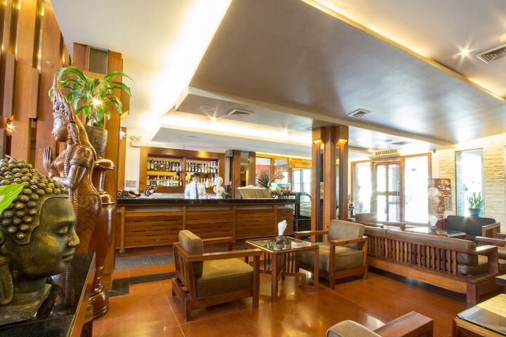 Lounge 63 of 90