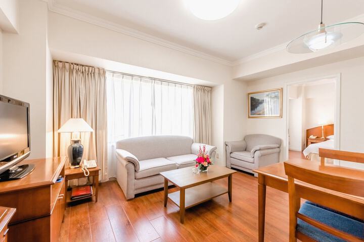 Room 10 of 90