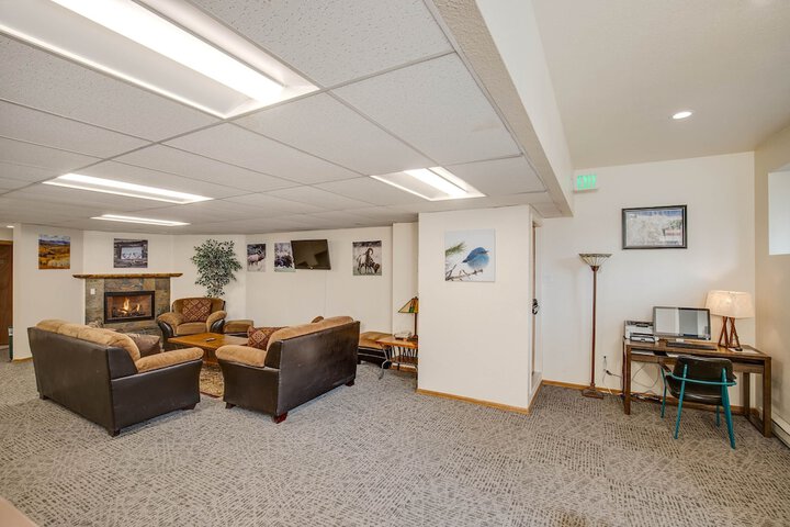 Business Center 64 of 80