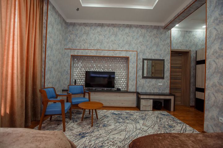 Lounge 63 of 95
