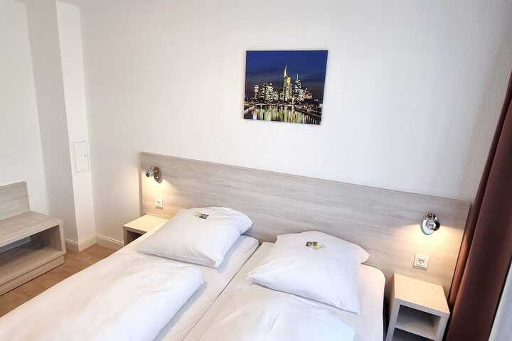 Room 9 of 65
