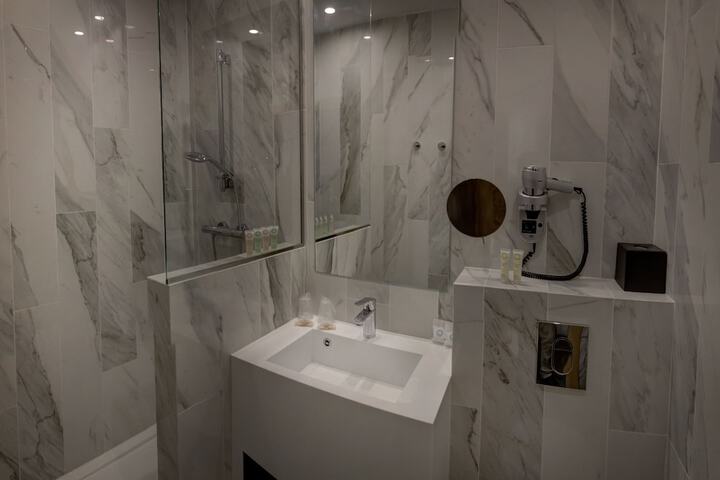 Room 51 of 77