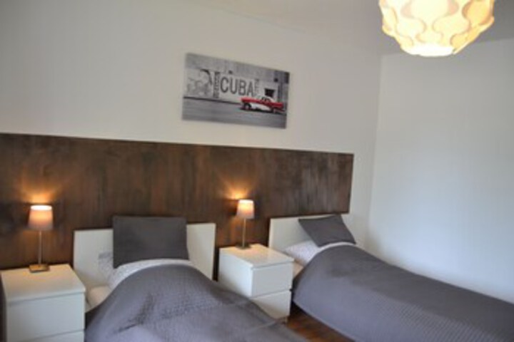 Room 65 of 177