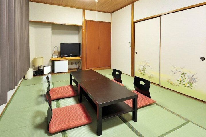 Room 7 of 27
