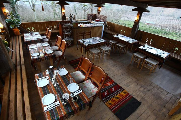 Dining 3 of 12