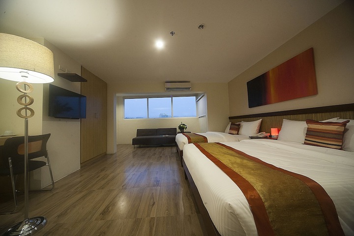 Room 11 of 40
