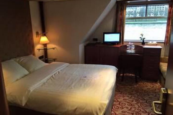 Room 16 of 52
