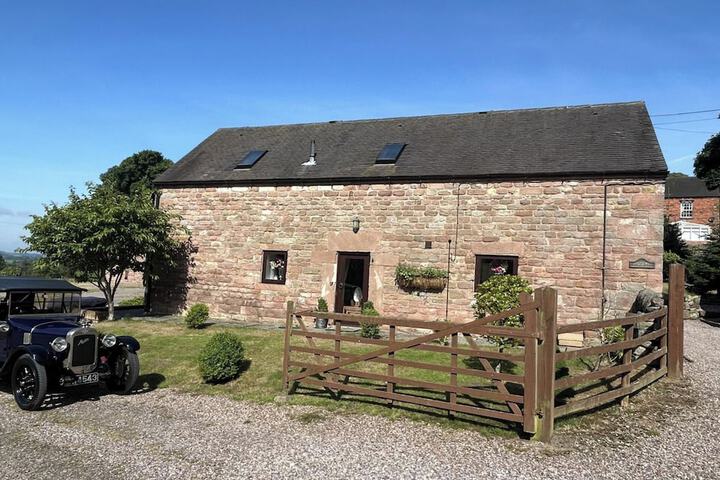 Barn-sleeps 4-pets Ok-parking-near Alton Towers in Stoke-on-Trent