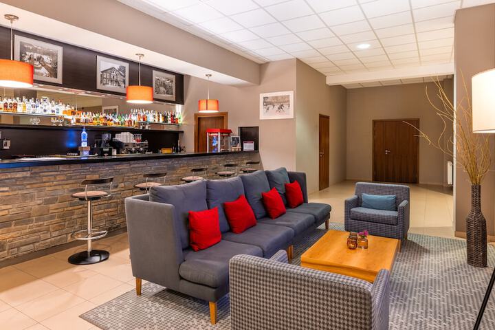 Lounge 31 of 45