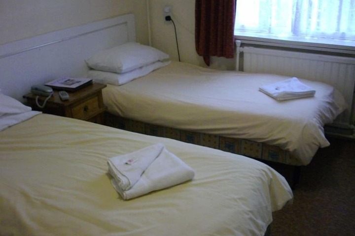 Room 4 of 11
