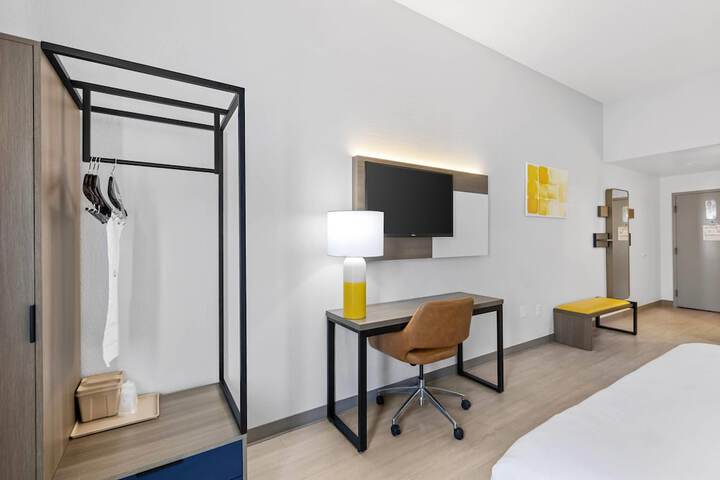 Room 36 of 74