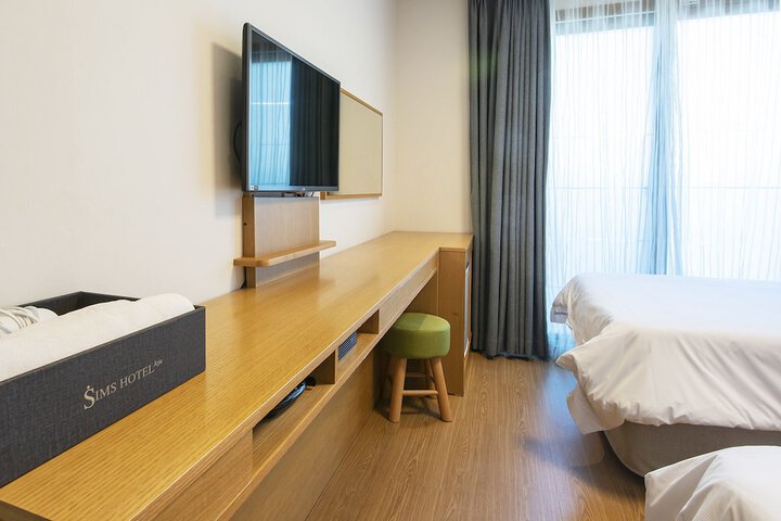 Room 9 of 45